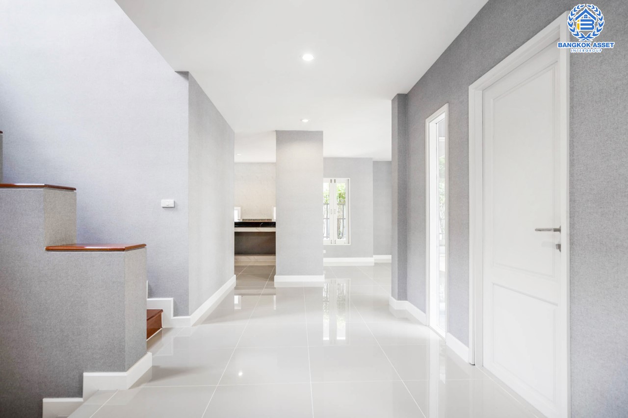 บ้านมือสองตกแต่งใหม่ ม.โนเบิล วานา วัชรพล ดีไซน์สุดโดดเด่น เนื้อที่ 65.6 ตร.ว. ฟังก์ชันจัดเต็ม 3 ห้องนอน 4 ห้องน้ำ 1 ห้องแม่บ้าน จอดรถได้ 2 คัน บนทำเลเดินทางสะดวก ใกล้เซ็นทรัลรามอินทรา, ห้าแยกวัชรพล, จุดขึ้นทางด่วน "ฉลองรัช" และรถไฟฟ้าสายสีชมพู "สถานีวัชรพล"...